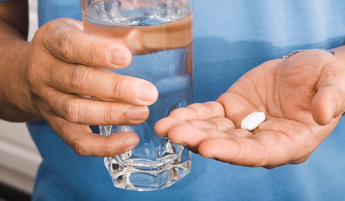 Oculax se lava con agua sin gases.